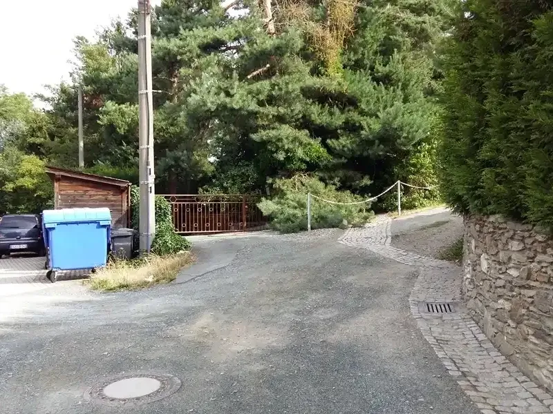 zufahrt fewo oesterleinm vom haupttor entfernt